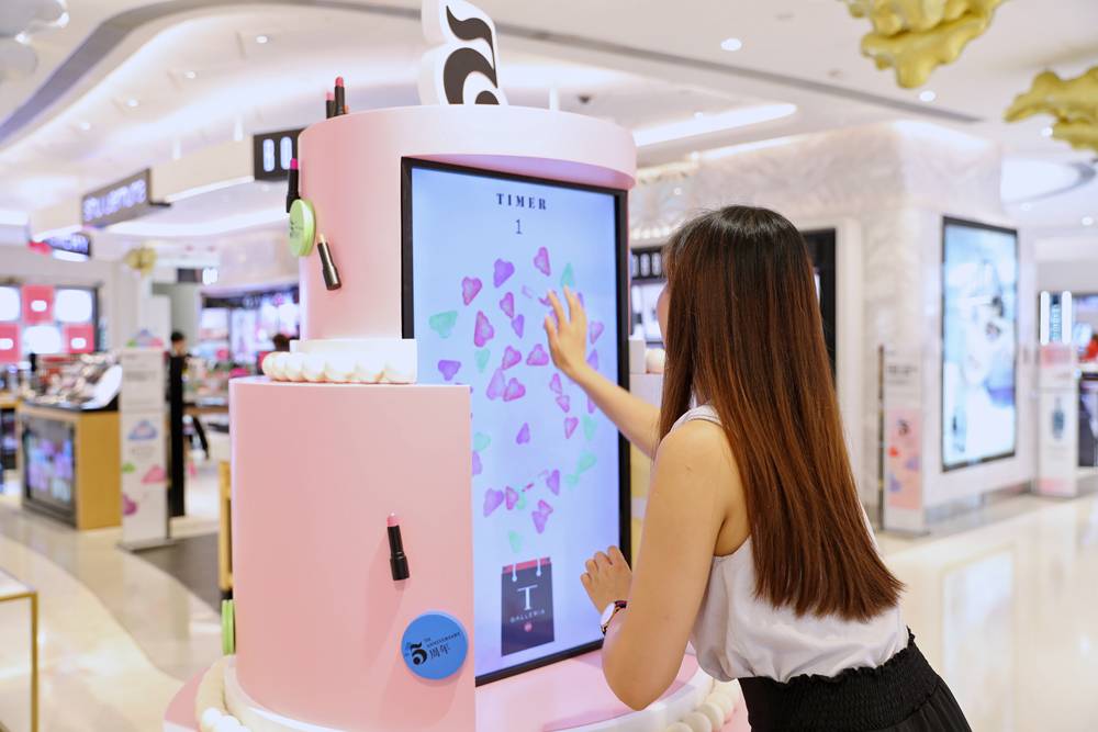 DFS incentivises beauty shoppers at new ‘Lips Café’