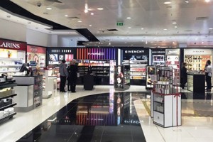 Liverpool-John-Lennon-World-Duty-Free-store