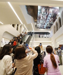 Shinsegae Duty Free Gangnam digital facade – TRBusiness Shinsegae Duty Free Gangnam digital facade