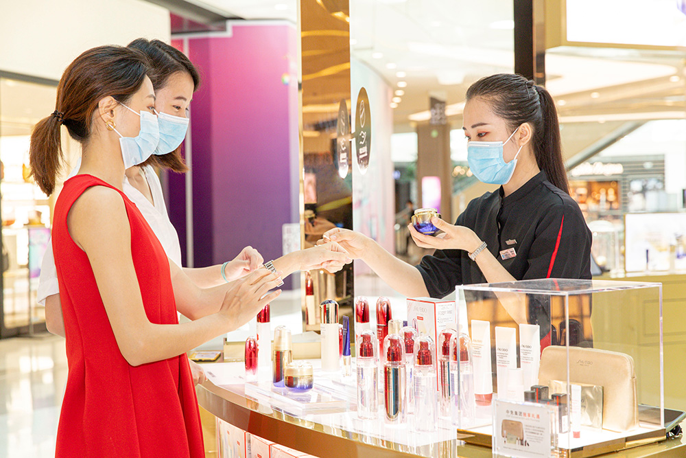 The SHISEIDO Alive with Zero-Gravity Beauty - Touchpoint 4 – TRBusiness This personalised skincare consultation area allowed consumers to experience SHISEIDO’s best-selling products and learn how to pair them with the new Vital Perfection series to create a skincare regime that defends and repairs the skin. – TRBusiness