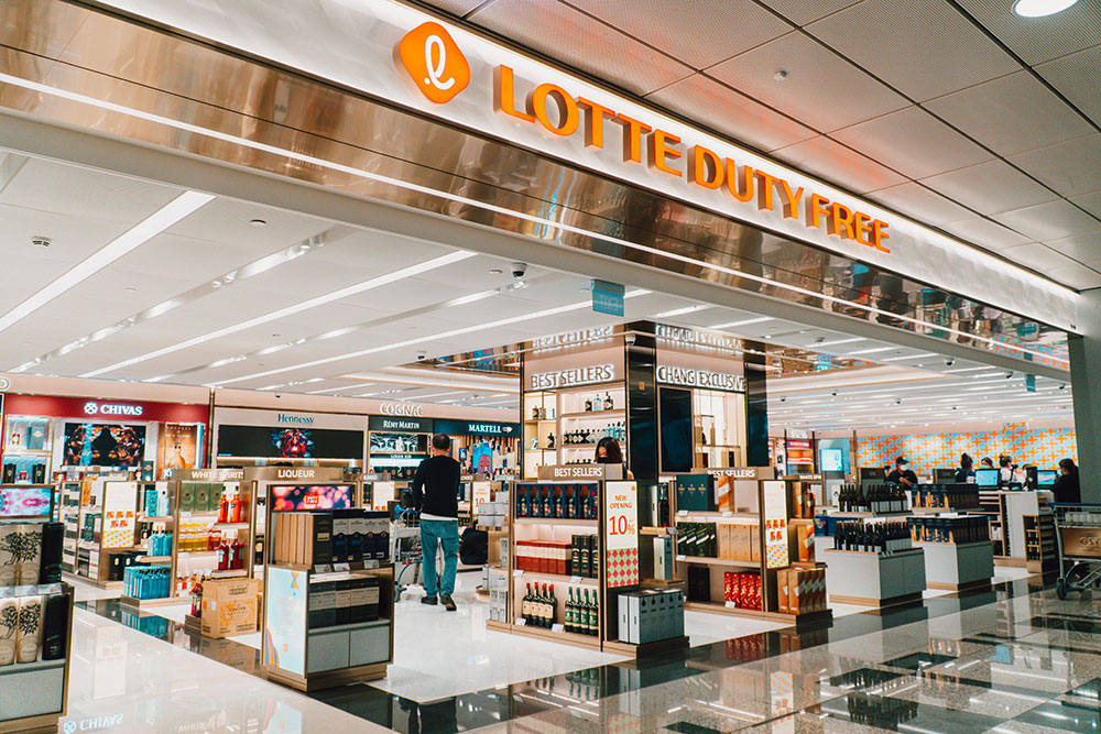 Lotte-Duty-Free-Arrival-Hall-store – TRBusiness The Lotte Duty Free Arrival Hall store. – TRBusiness