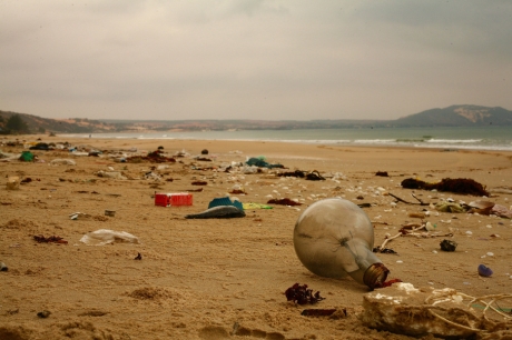 Beach plastic image sergeitokmakov – TRBusiness  – TRBusiness