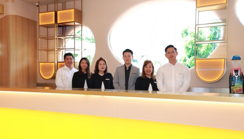 The One World Duty Free Gallery team ready to assist customers close to the Singapore Flyer.