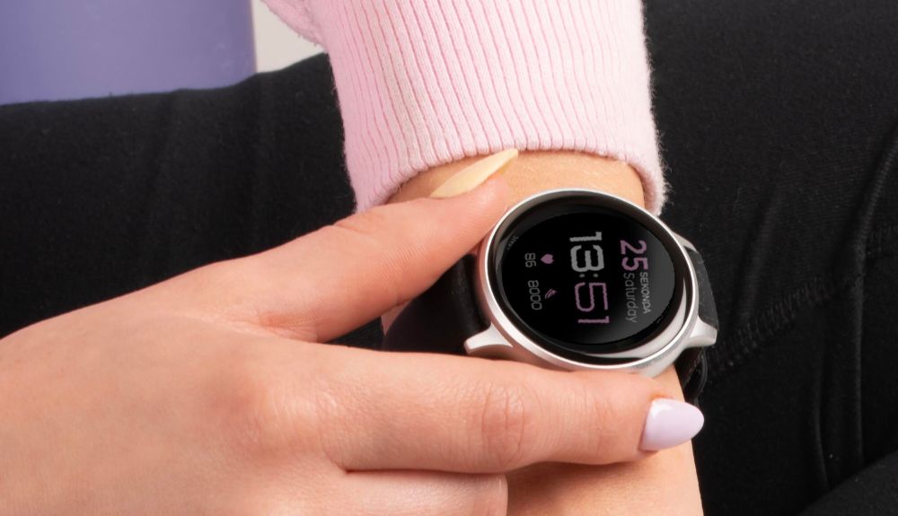 Sekonda latest watch-2 – TRBusiness Sekonda Watch on a woman – TRBusiness's wrist