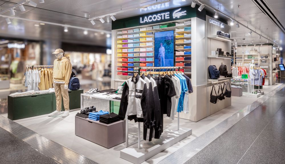 QDF Lacoste boutique Hamad International 2 – TRBusiness Qatar Duty Free Lacoste boutique Hamad International Aiport – TRBusiness