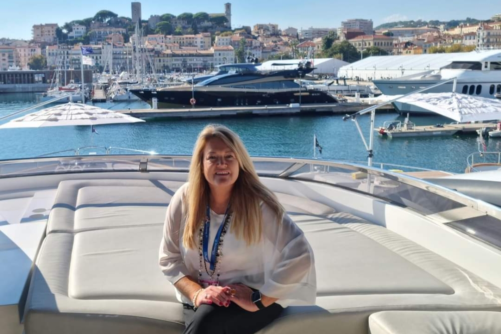 Sarah Genest - Bluedog – TRBusiness – TRBusiness