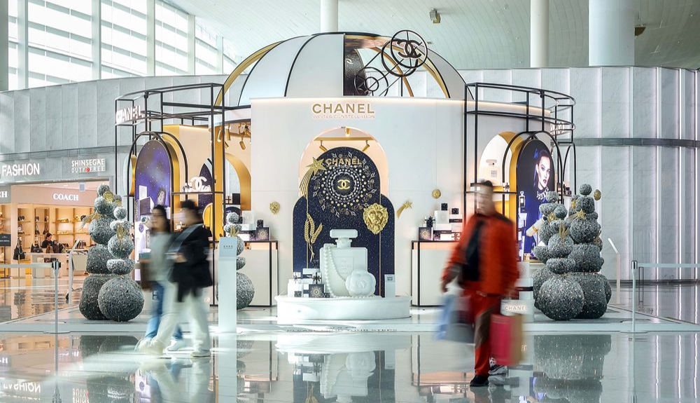 Shinsegae DF opens Chanel Holiday podium at Incheon Airport