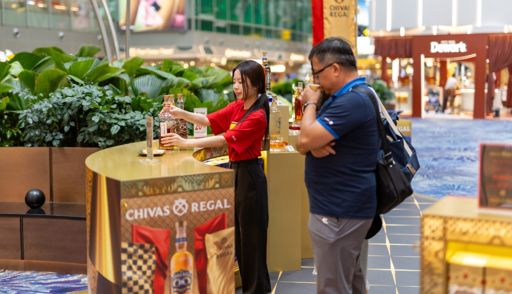 Chivas pop-up 1000 2 – TRBusiness Chivas Regal brings Grand Prix action to Changi with Charles Leclerc