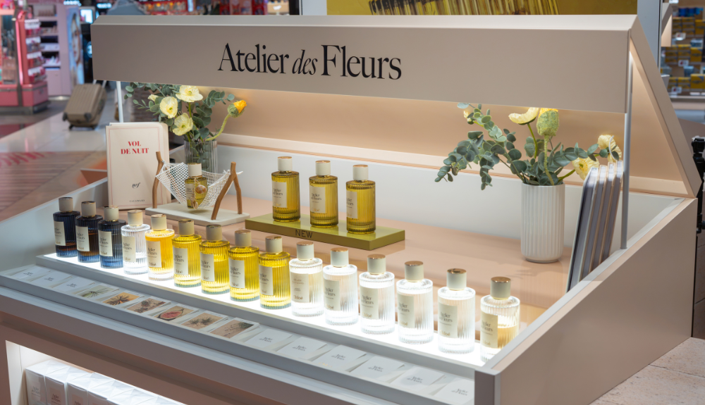 Chloe Geneva 1000 2 – TRBusiness Chloé brings Paris-inspired Bouquiniste pop-up to Geneva Airport