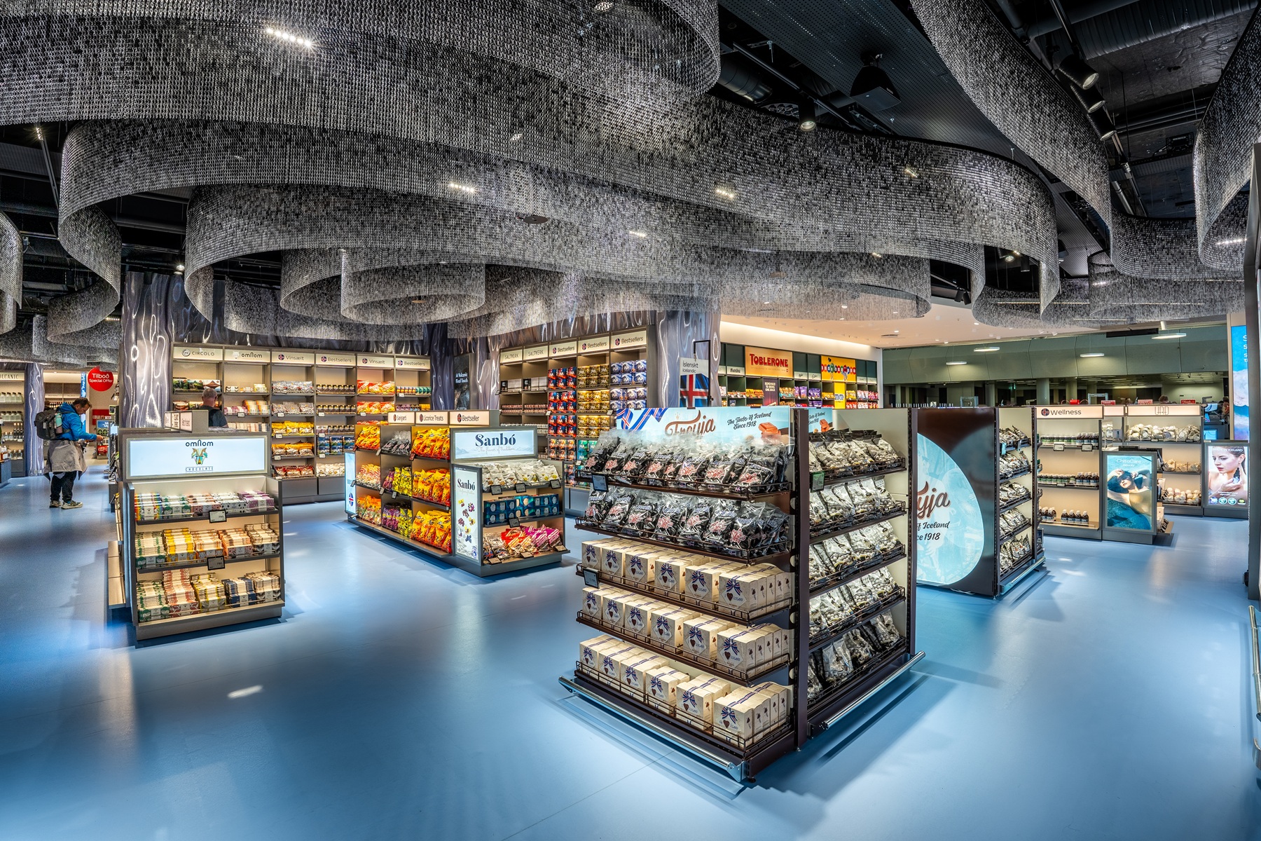 Heinemann Iceland Sea of blue showcasing local brands in Departures – TRBusiness Ísland Heinemann Iceland local
